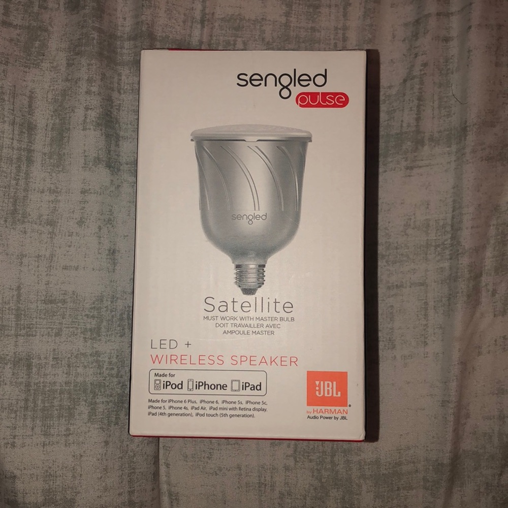 Light bulb/Bluetooth speaker